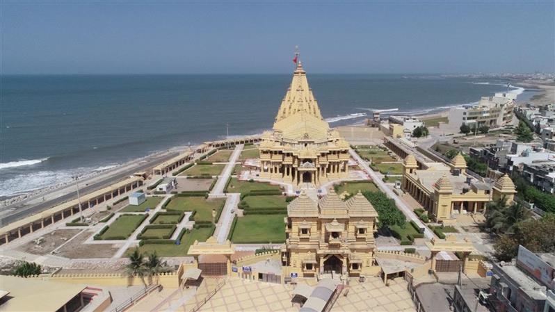 सोमनाथ: जहाँ आस्था का अनंत दीप अरब सागर की लहरों से मिलता है